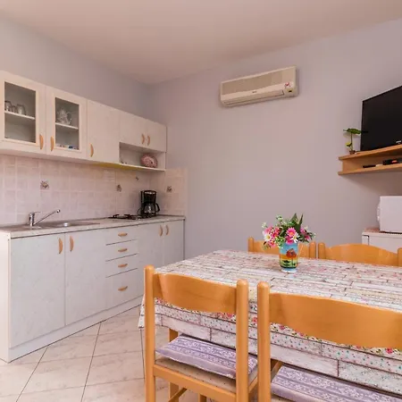 Kliman-no Groups Apartment