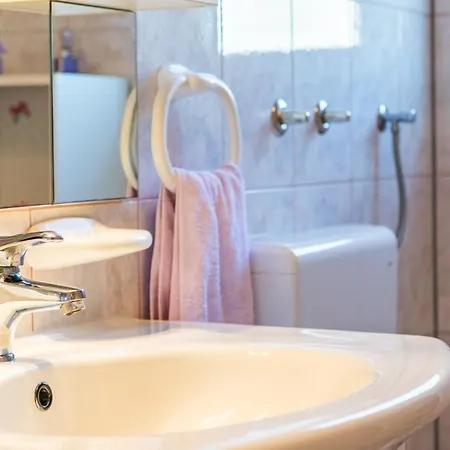 Valentina-no Groups Apartment Banjole