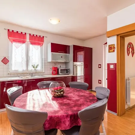 Valentina-no Groups Apartment