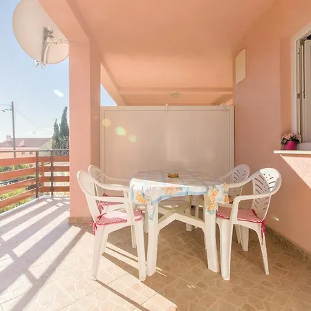 Valentina-no Groups Banjole